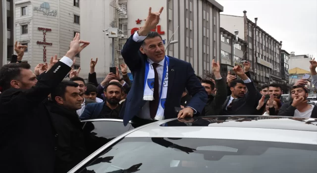Cumhurbaşkanı adayı Sinan Oğan, Erzurum’da esnaf ziyareti yaptı