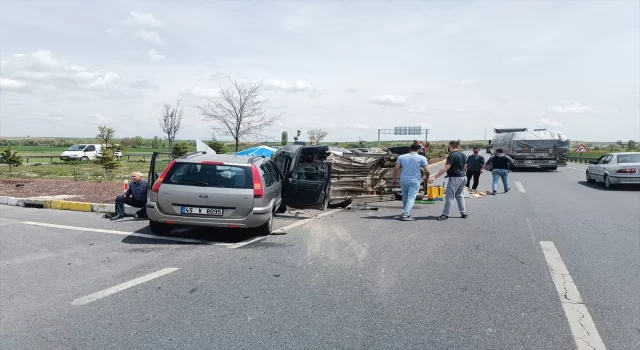 Konya’da kamyonet ile otomobilin çarpıştığı kazada 5 kişi yaralandı