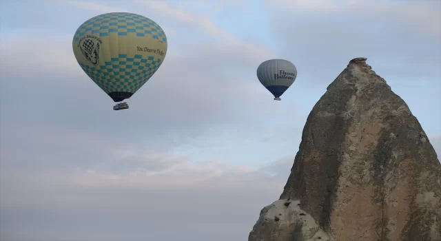 Kapadokya’da nisanda 30 binden fazla turist balon turuna katıldı