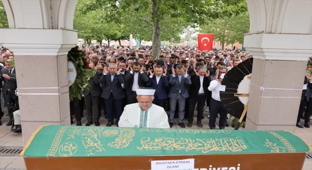 Fuat Oktay, AK Parti Ankara İl Başkan Yardımcısı İslam’ın babasının cenaze namazına katıldı