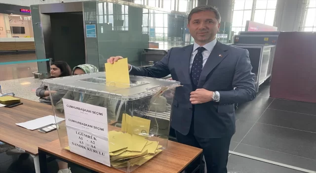AK Parti’den seçilen milletvekilleri İstanbul Havalimanı’nda oylarını kullandı