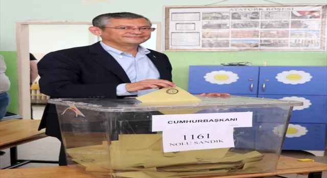 CHP Grup Başkanvekili Özel, Manisa’da oy kullandı