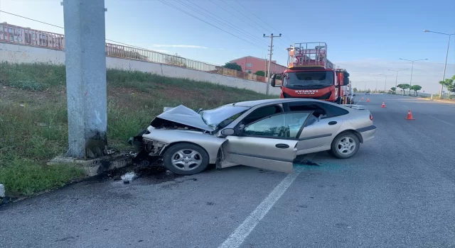 Kırıkkale’de direğe çarpan otomobildeki 1 kişi öldü, 1 kişi yaralandı