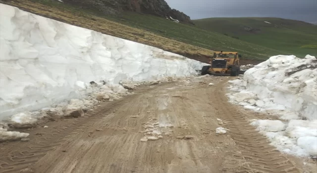 Kars’ta kardan kapalı yayla yolu ulaşıma açıldı