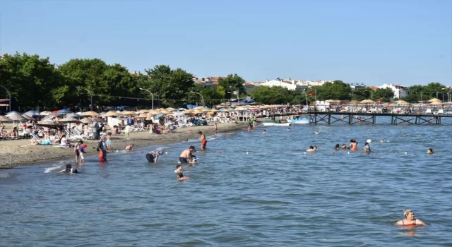 Mavi bayraklı plajlara sahip Tekirdağ’ın Şarköy ilçesinde bayram yoğunluğu