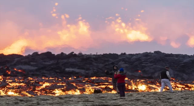 İzlanda’nın güneybatısındaki Fagradalsfjall Yanardağı harekete geçti