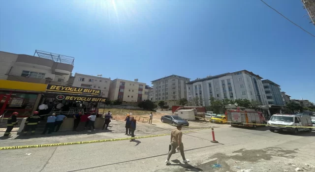 Gaziantep’te 2 katlı binanın duvarı çöktü, 4 kişi yaralandı