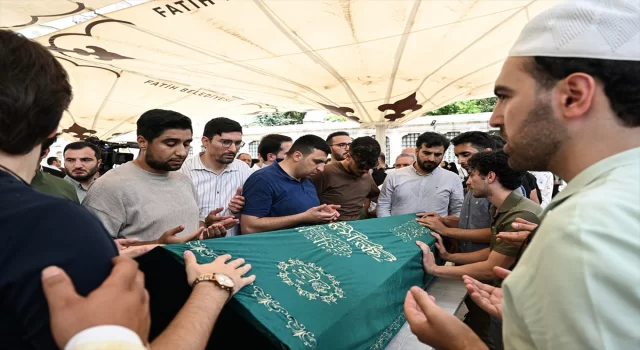 Bayrampaşa’da bir evde dondurucuda cesedi bulunan Milli Gazete yazarının oğlu toprağa verildi