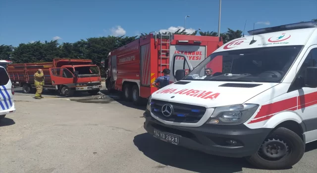 Sultanbeyli’de itfaiye aracıyla çarpışan kamyonetin sürücüsü yaralandı