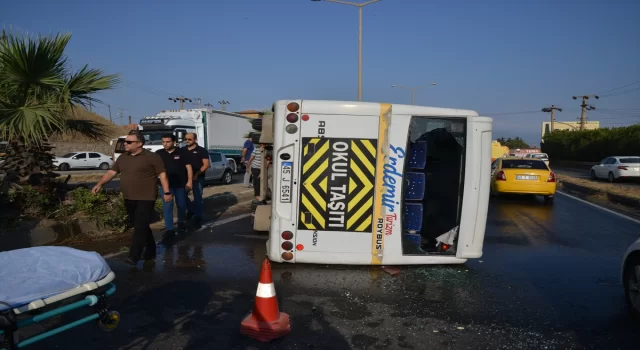 Manisa’da servis midibüsünün devrilmesi sonucu 20 kişi yaralandı