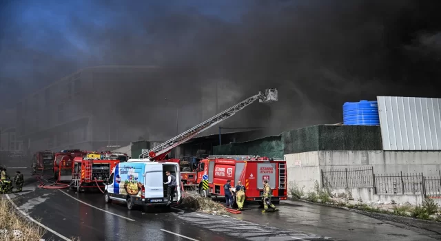 GÜNCELLEME Arnavutköy’de cam üretim tesisinde çıkan yangını söndürme çalışmaları sürüyor