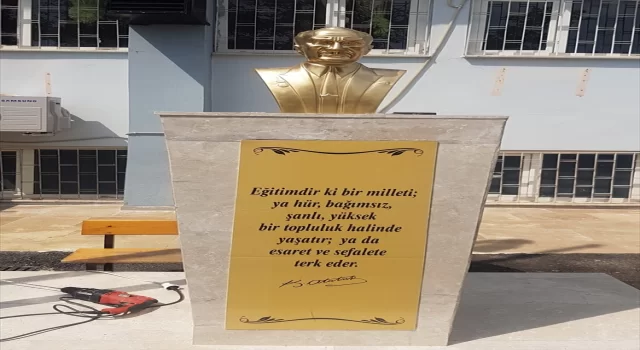 Antalya’da balyozla zarar verilen Atatürk büstü yenilendi 