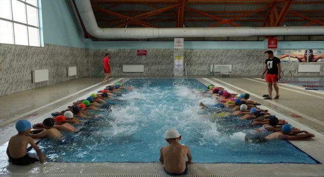 Bitlis’te 3 yılda 32 bin 250 genç ve çocuk yüzme öğrendi