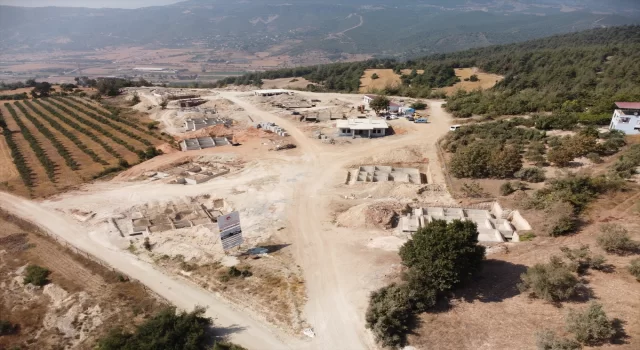 Osmaniye’nin Hasanbeyli ilçesinde depremzedeler için köy evlerinin yapımı sürüyor 