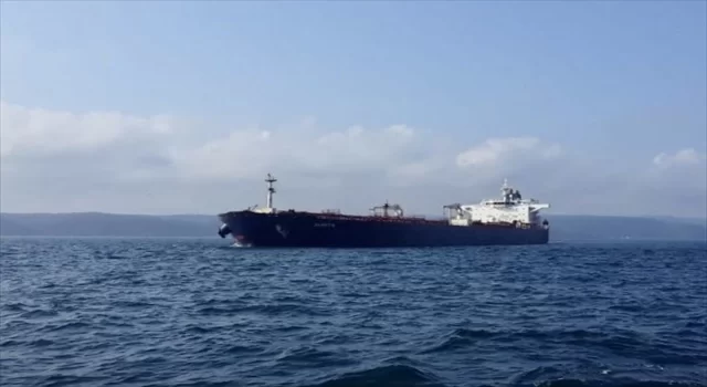 İstanbul Boğazı’nda gemi trafiği, arızalanan tanker sebebiyle askıya alındı
