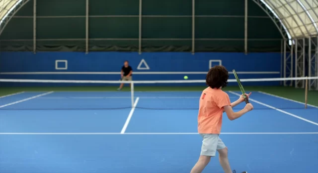 ”14 Yaş Hafta Sonu Tenis Turnuvası” Düzce’de başladı