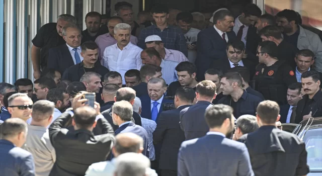 Cumhurbaşkanı Erdoğan, cuma namazını Memduh Eren Camisi’nde kıldı