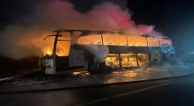 Sivas’ta seyir halindeki yolcu otobüsü yandı