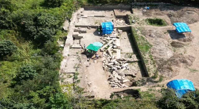 Amasra’da temel kazısında rastlanılan tarihi kalıntılar kayıt altına alınıyor
