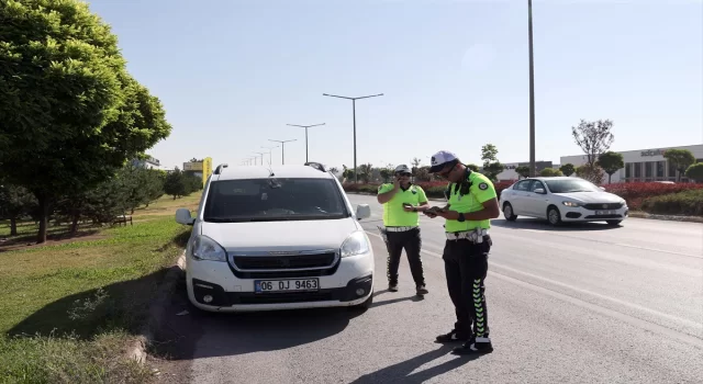 Sivas’ta polisin ”dur” ihtarına uymayan araçta 8 düzensiz göçmen yakalandı
