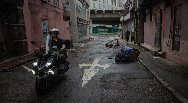 Hong Kong’da şiddetli yağışlar sebebiyle bir kişi öldü