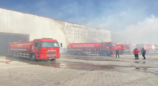 Şanlıurfa’daki geri dönüşüm fabrikasında çıkan yangın söndürüldü 