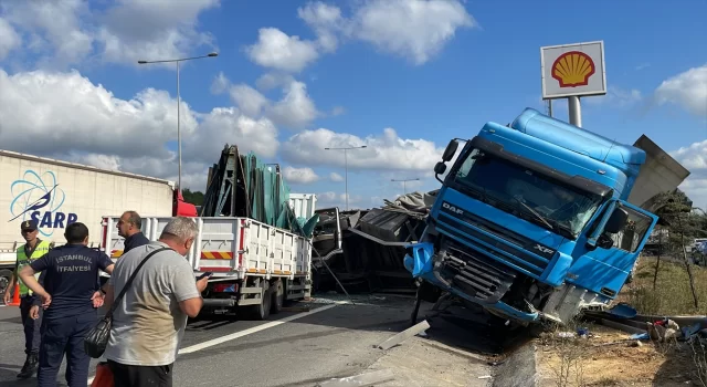Çekmeköy’de meydana gelen trafik kazasında 2 kişi yaralandı