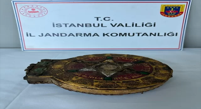 İstanbul’da tarihi eser kaçakçılığı operasyonunda altın yazma Tevrat ele geçirildi