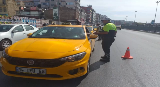 Kadıköy’de taksi şoförlerine yönelik denetim yapıldı