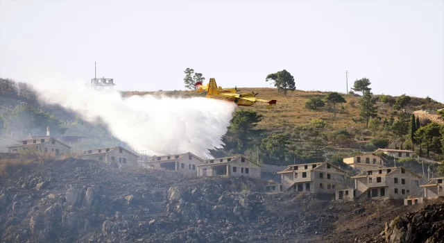İtalya’nın Sicilya Adası’nda orman yangınları yerleşim yerlerini tehdit ediyor