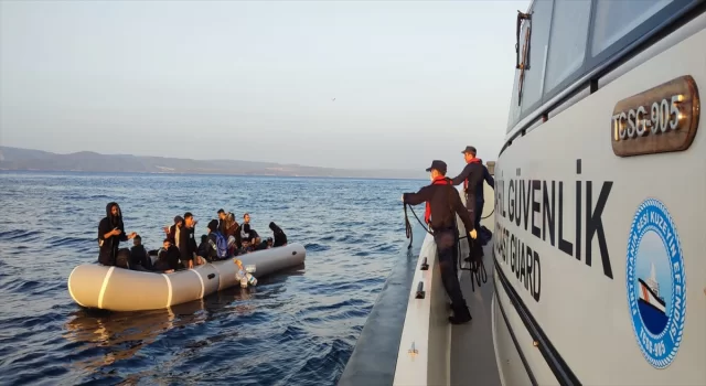Ayvalık açıklarında geri itilen bottaki 34 düzensiz göçmen kurtarıldı