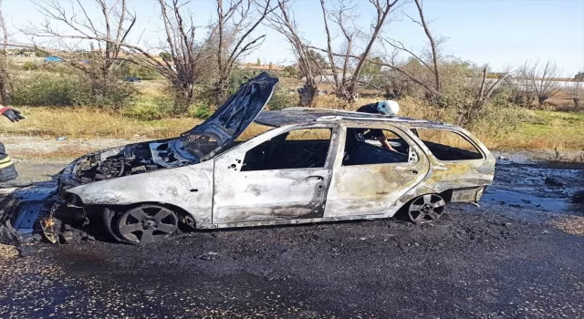 Aksaray’da seyir halindeki araba alev aldı, sürücü yaralandı