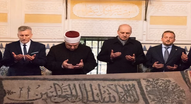 TBMM Başkanı Kurtulmuş, cuma namazını Bosna Hersek’teki Gazi Hüsrev Bey Camisi’nde kıldı