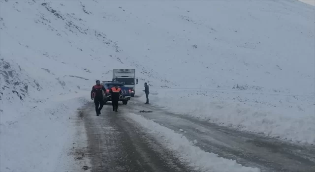 Trabzon ve Rize’de kar sebebiyle 14 yerleşim yerine ulaşım sağlanamıyor