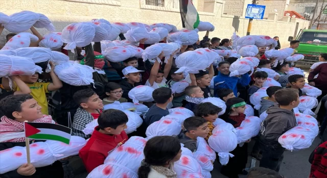 Ürdün’de çocuklar, Gazzeli akranlarıyla dayanışma için yürüdü