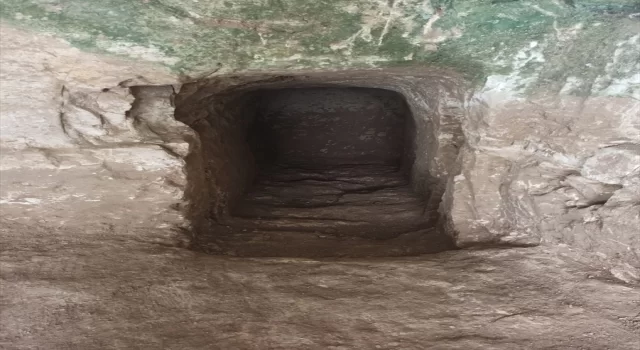 Adıyaman’da kaçak kazılarda 1900 yıllık oda mezarı bulundu