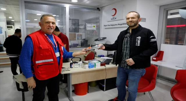 Samsun’da Türk Kızılaya kan bağışı yapanlara kitap hediye edildi