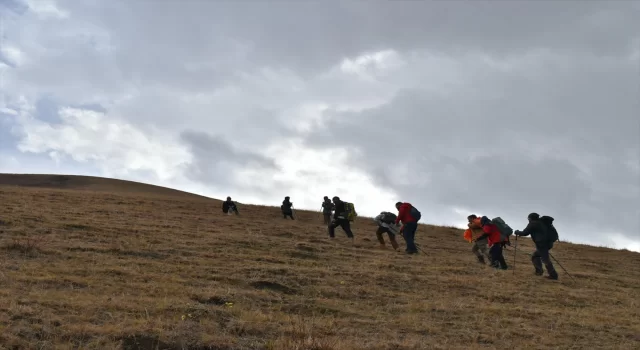 Kars, Ardahan ve Iğdır dağlarına güvenli tırmanış için tabela yerleştiriliyor