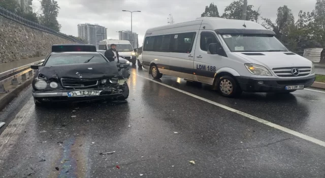 İstanbul’da zincirleme trafik kazasında 3 kişi yaralandı