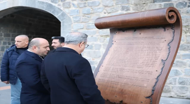 Diyarbakır’da Komutan Ganem’in mektubu ahşaba işlenerek Küpeli Kapısı’na yerleştirildi 
