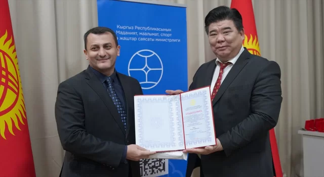 Kırgızistan’da AA muhabiri Nazir Aliyev’e ödül