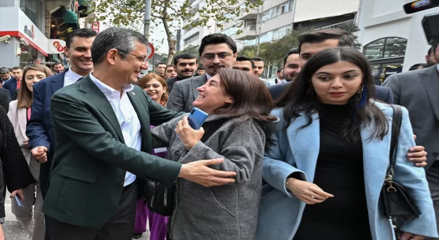CHP Genel Başkanı Özel, partisinin Gençlik Kolları İl Başkanlarına Manisa’yı gezdirdi: