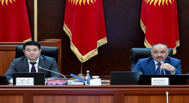 Kırgızistan Meclisi’nde ülke bayrağında değişiklik öngören tasarı yasalaştı