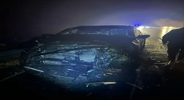 Bursa’da çarpışan iki otomobilden birinin alev aldığı kazada 7 kişi yaralandı