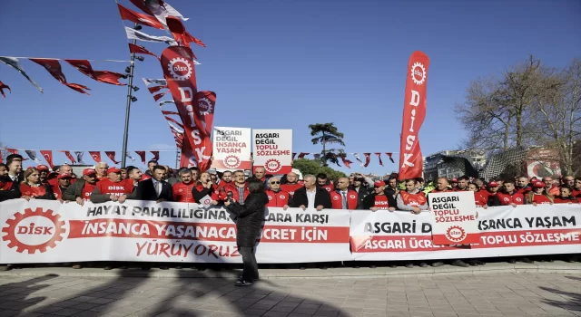 DİSK vergide adalet talebiyle Beşiktaş’ta basın açıklaması yaptı