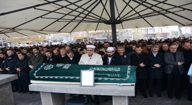 Kalp krizi sonucu vefat eden AK Parti Balıkesir Gençlik Kolları Başkanı Uysal’ın cenazesi toprağa verildi