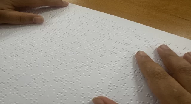 Adana’da görme engelliler okuluna Braille alfabesiyle hazırlanan kitaplar bağışlandı 