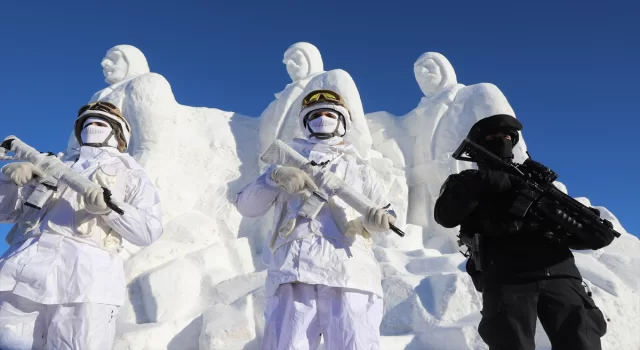 Aile ve Sosyal Hizmetler Bakanı Göktaş, Sarıkamış’ta kardan heykellerin açılışında konuştu: