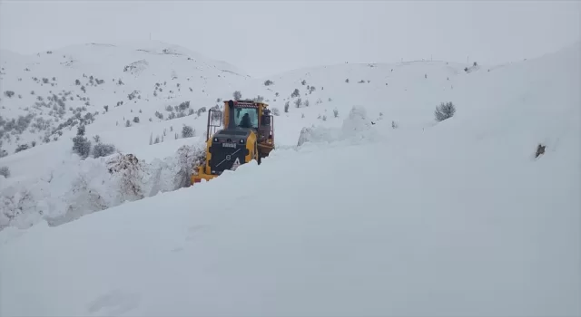 Van, Hakkari ve Muş’ta metrelerce kar altındaki yollarda çalışmalar sürüyor