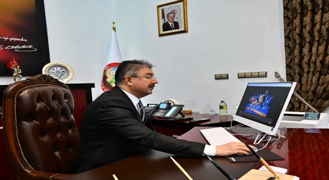 Osmaniye Valisi Erdinç Yılmaz, AA’nın ”Yılın Kareleri” oylamasına katıldı
